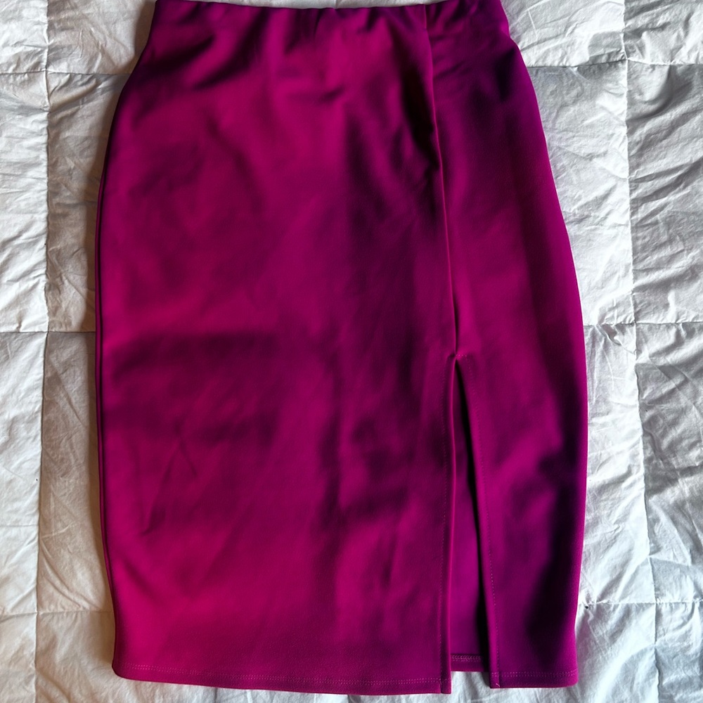 Chic Magenta Pencil Skirt